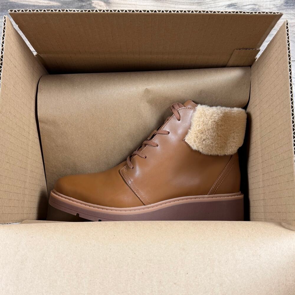 NEW Clarks Andie Mae 9M Leather Comfort Ankle Booties Tan Brown Faux Fur Cuff - Picture 12 of 12